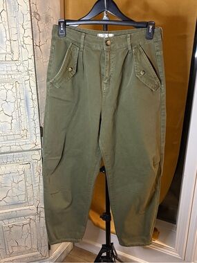 We the Free Olive Green Utility Barrel Pants with Button-Flap Pockets SZ 31 x 25